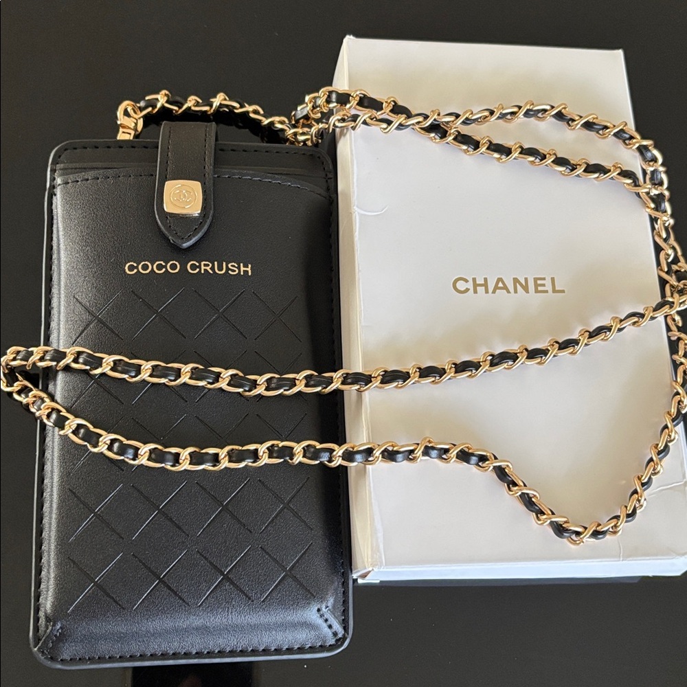 ⭐️⭐️ Chanel Black Quilted Coco Crush Pouch with Gold Chain GWP item ⭐️⭐️